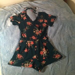 ⭐️ Hot Kiss Forest Green Floral Romper